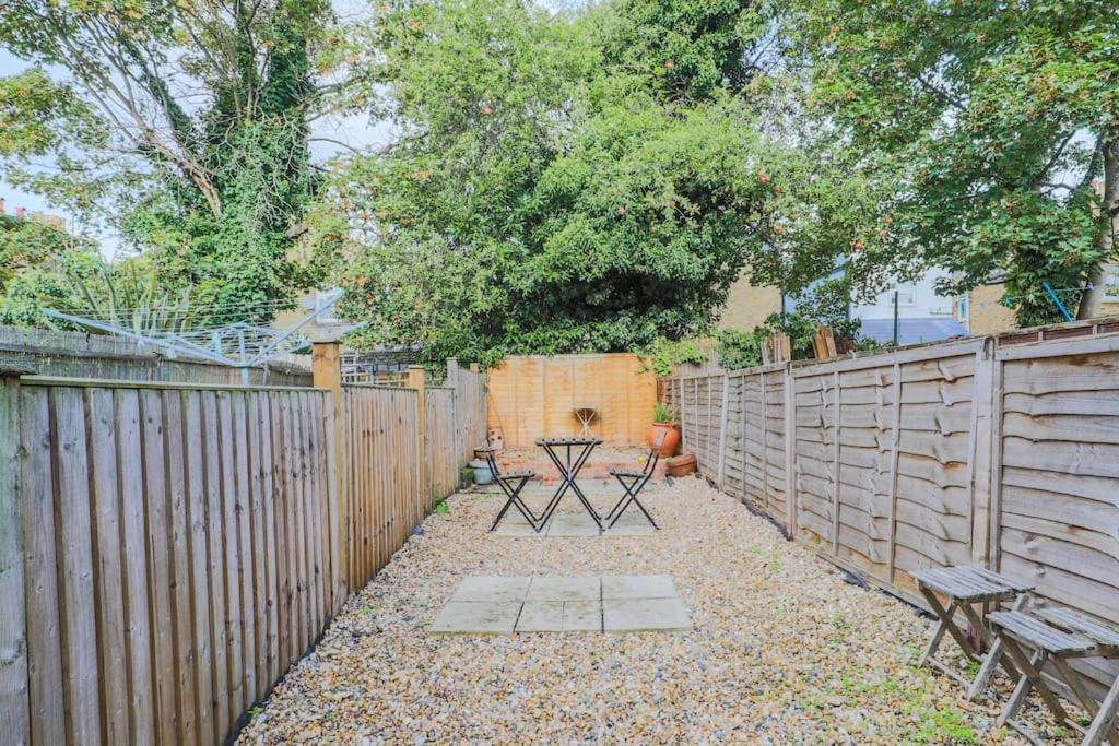 2 Bed Garden Flat Leyton Village London Eksteriør billede